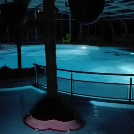 Zecamping 4 Etoiles Bain A Remous Piscine Couverte Animaux Acceptes * סן ז'אן דה מון