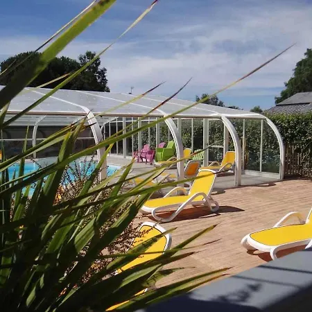 Zecamping 4 Etoiles Bain A Remous Piscine Couverte Animaux Acceptes אתר קמפינג