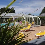 Zecamping 4 Bain A Remous Piscine Couverte Animaux Acceptes אתר קמפינג