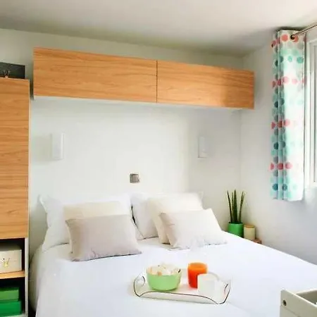 Camping 4 Etoiles - Piscine - Eeieih