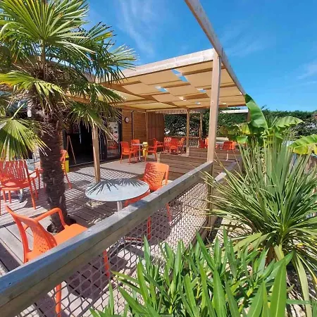 Camping 4 Etoiles - Piscine - Eeieih *