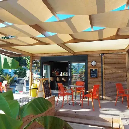 4 étoiles - Piscine - Eeieih *