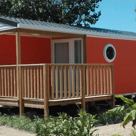 4 Etoiles - Piscine - Eeieih *