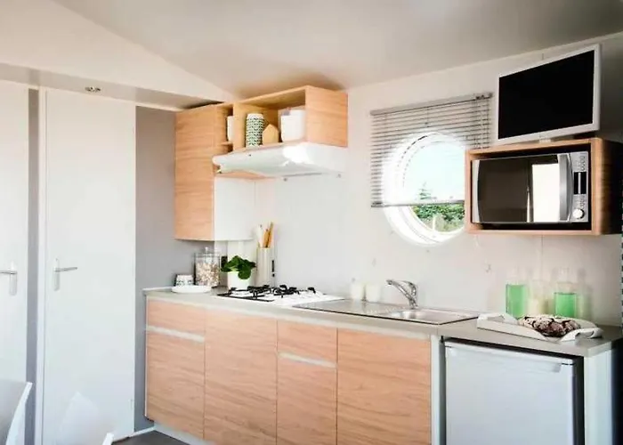 캠프장 4 Etoiles - Piscine - Eeieih 생장드몽