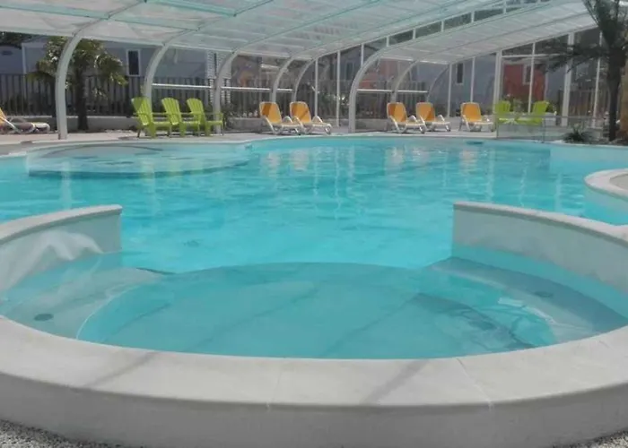 4 Etoiles - Piscine - Eeieih 캠프장