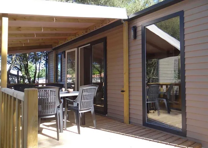 4 Etoiles - Piscine - Eeieih *