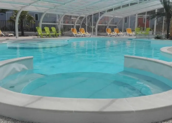 캠프장 4 Etoiles - Piscine - Eeieih *