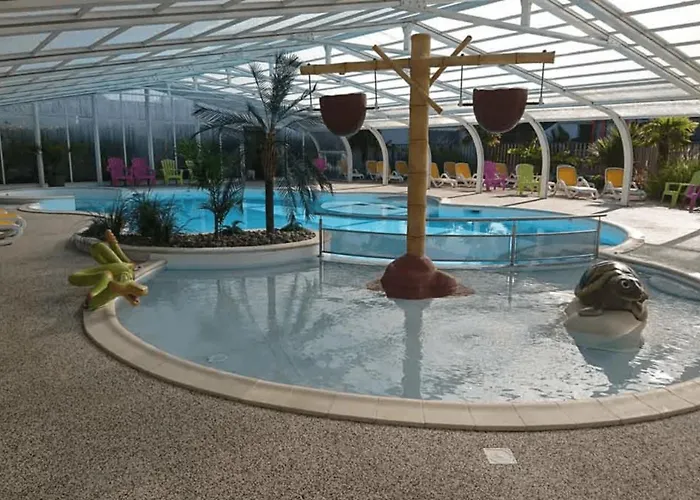 4 Etoiles - Piscine - Eeieih *