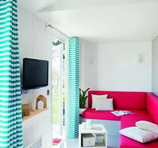 캠프장 4 Etoiles - Piscine - Eeieih *