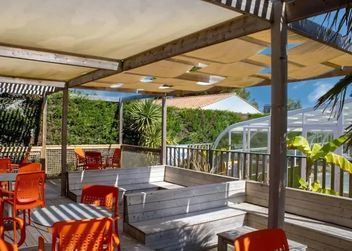 캠프장 4 Etoiles - Piscine - Eeieih 생장드몽