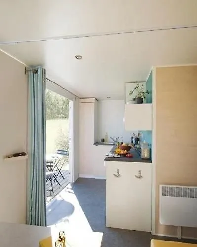 캠프장 4 Etoiles - Piscine - Eeieih 생장드몽