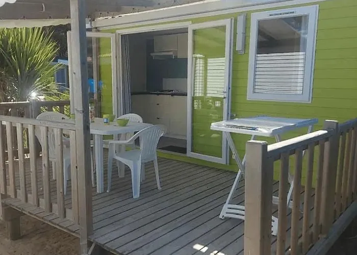 캠프장 4 Etoiles - Piscine - Eeieih 생장드몽