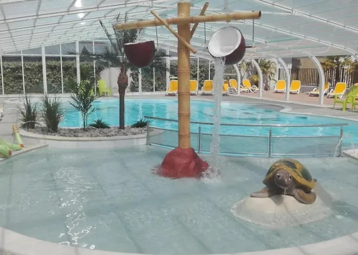 캠프장 4 Etoiles - Piscine - Eeieih 생장드몽